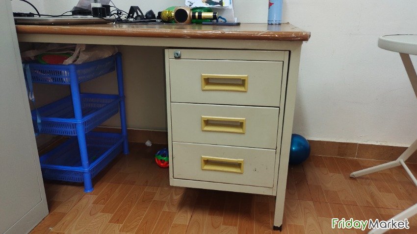 Table مسقط‎ عمان
